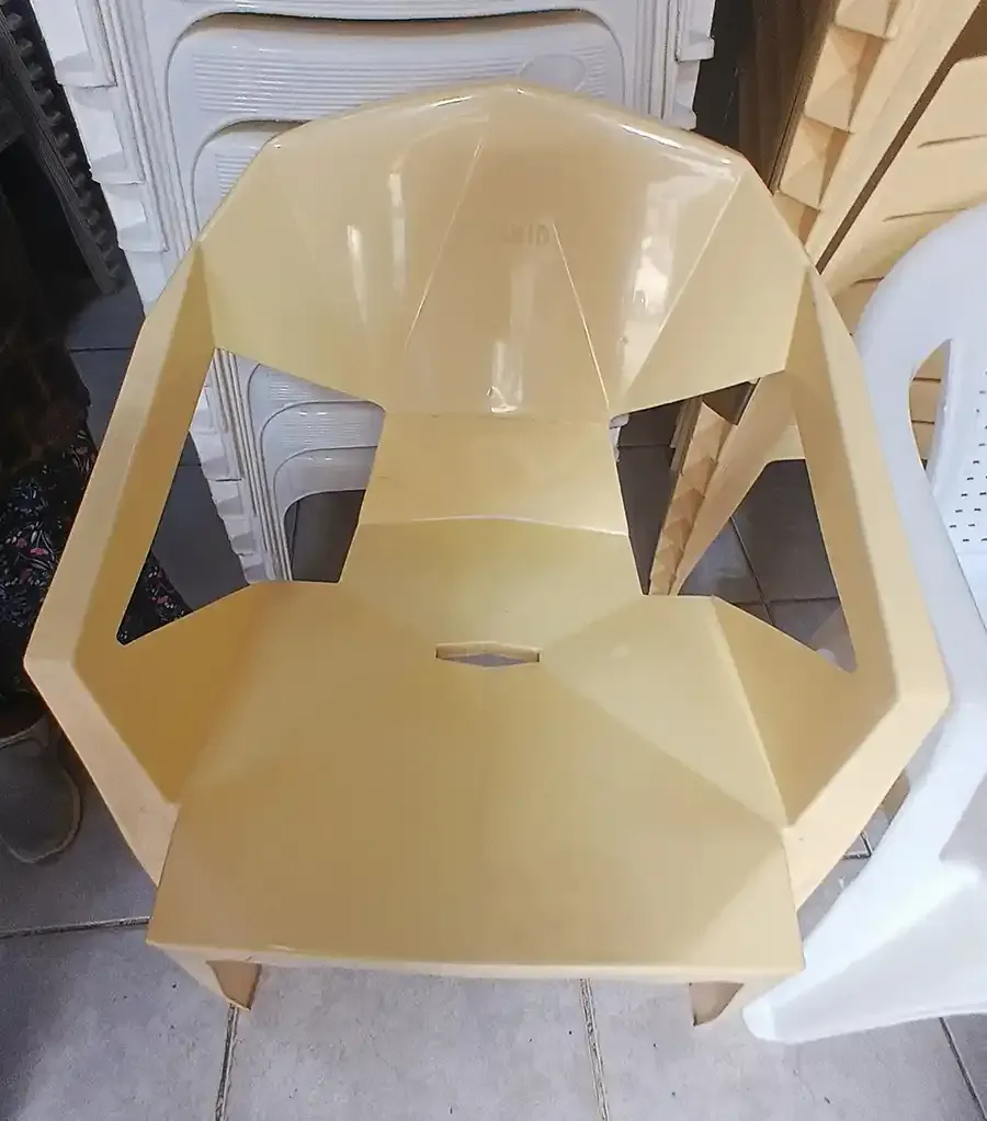 Hand-Rest-Plastic-Chairs-2.webp