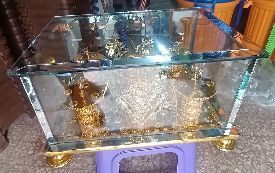 Golden-Flower-Decorated-Glass-Rekebot-2.webp