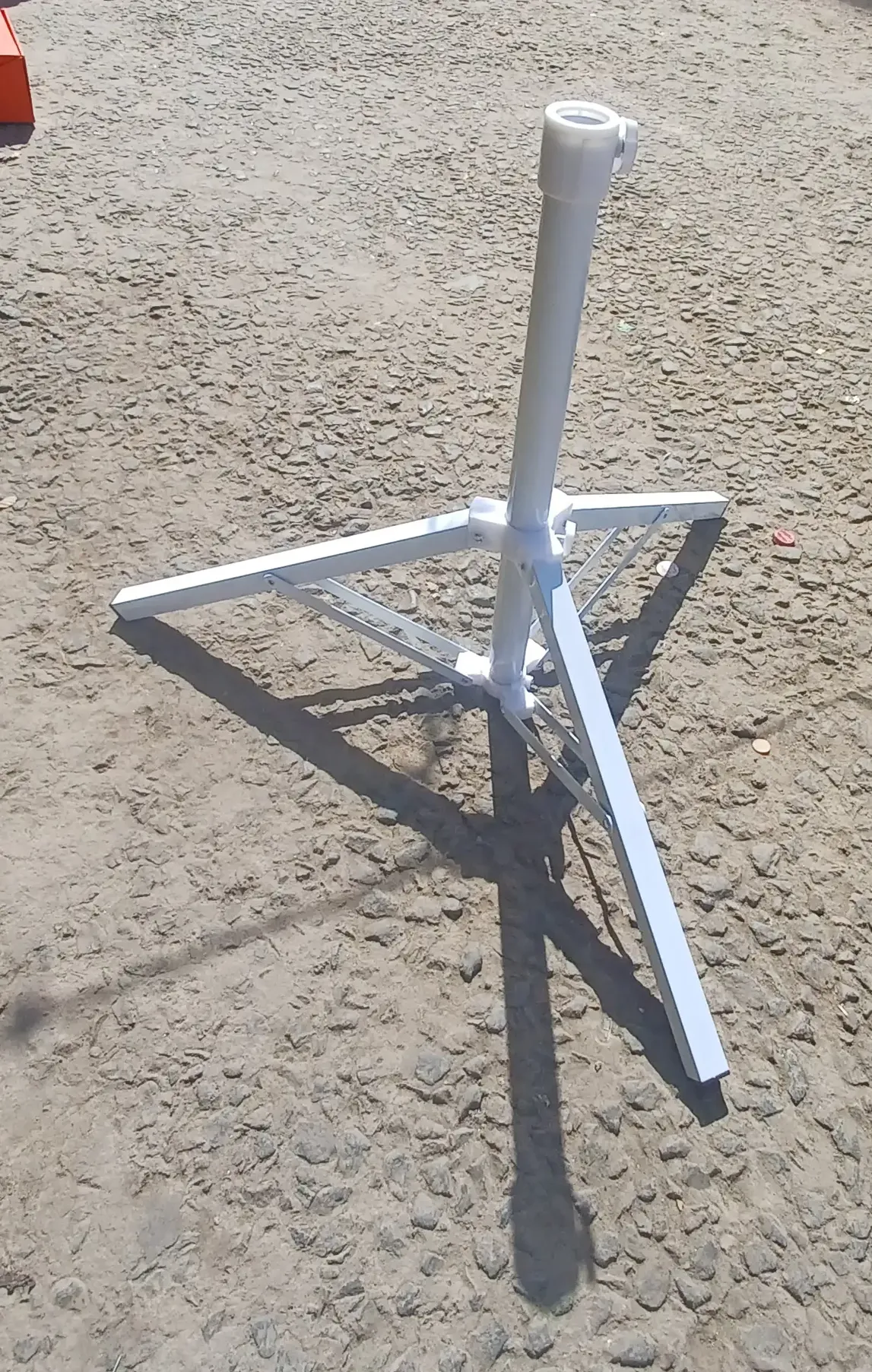 Foldable-Aluminum-Umbrella-Stand-1.webp
