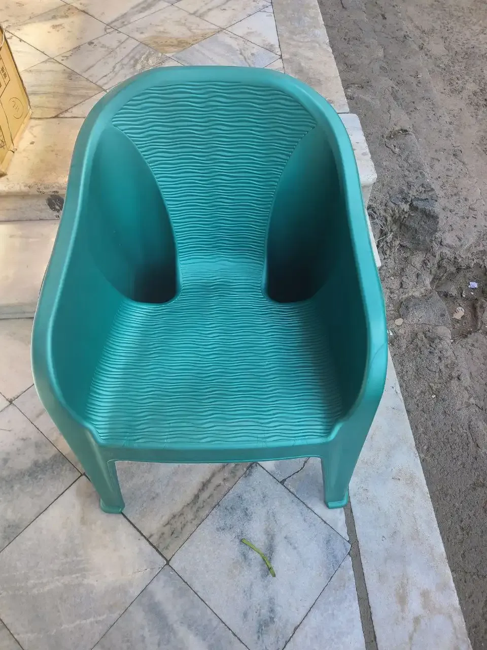 Green-Plastic-Hollow-Chair-1.webp