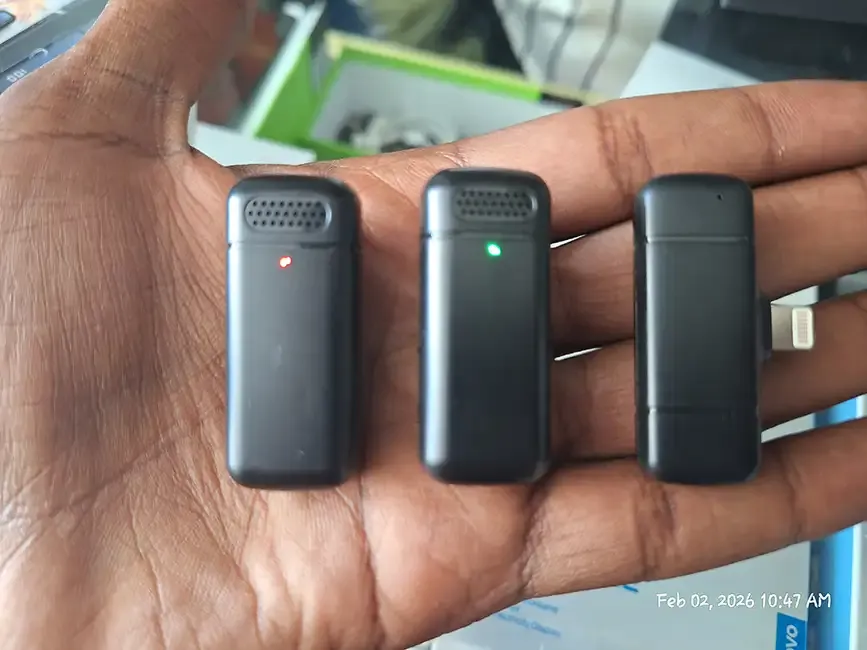 Wireless-Microphone-With-Power-Bank-for-Type-C-or-iPhone-4.webp
