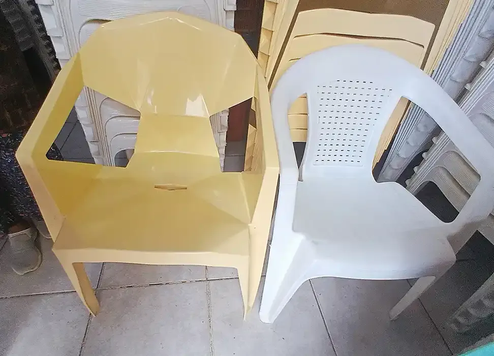 Plastic Chairs With Hand Rest | የእጅ መደገፊያ ያላቸው ፕላስቲክ ወንበሮች