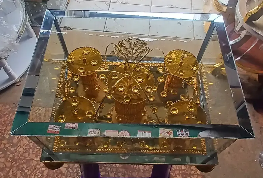 Golden Flower Decorated Glass Rekebot | ወርቃማ አበባ ቅርፅ መስታወት ረከቦት
